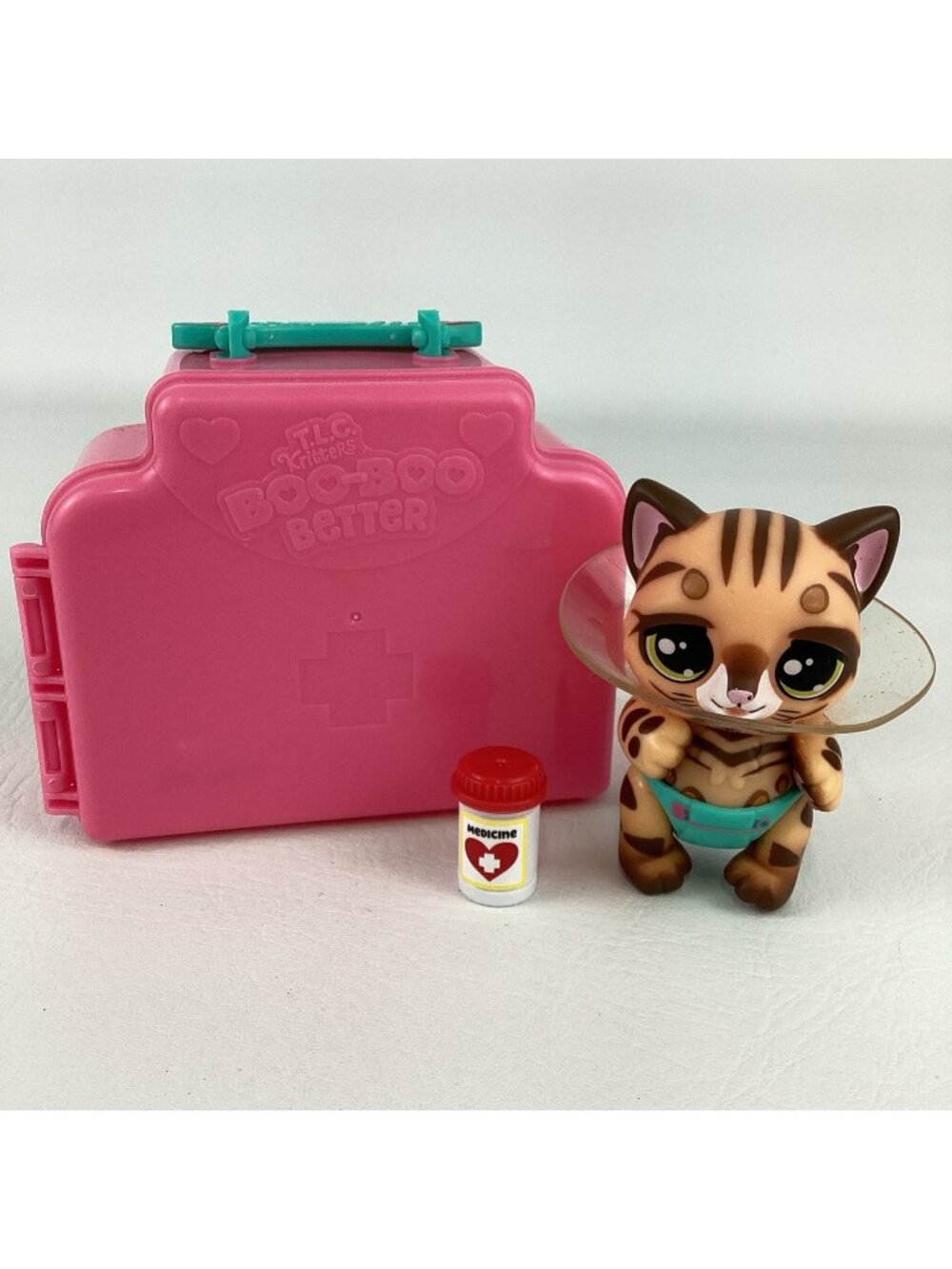 T.L.C. Kritters Boo Boo Better Mystery Vet Carry Case Bengal Tiger Cat Figure